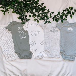 5 for $10 🐝 Carters Onesie Bundle Set